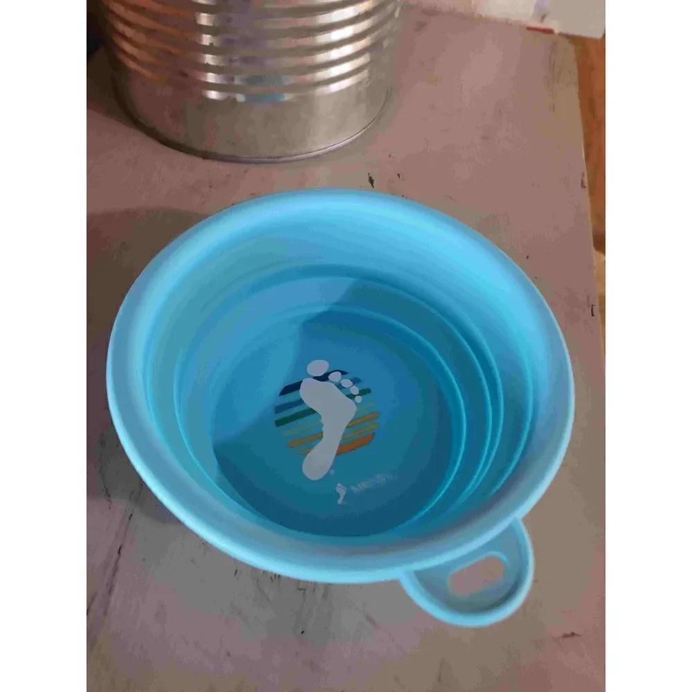 NWT 2 Collapsible Pet Bowls: Travel Portable water Bowl: dogs, cats, small pets